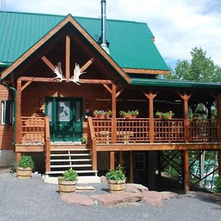 Auberge De La Riviere Matapedia - Matapedia River Lodge Routhierville Dış mekan fotoğraf