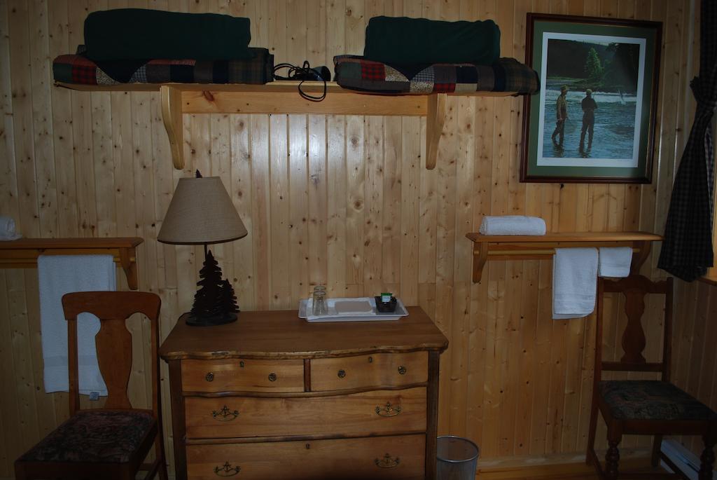 Auberge De La Riviere Matapedia - Matapedia River Lodge Routhierville Oda fotoğraf