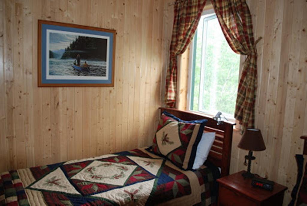 Auberge De La Riviere Matapedia - Matapedia River Lodge Routhierville Oda fotoğraf
