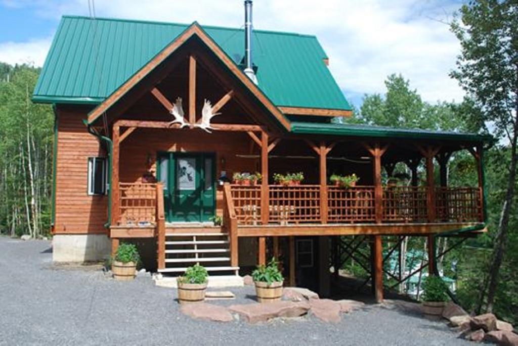 Auberge De La Riviere Matapedia - Matapedia River Lodge Routhierville Dış mekan fotoğraf